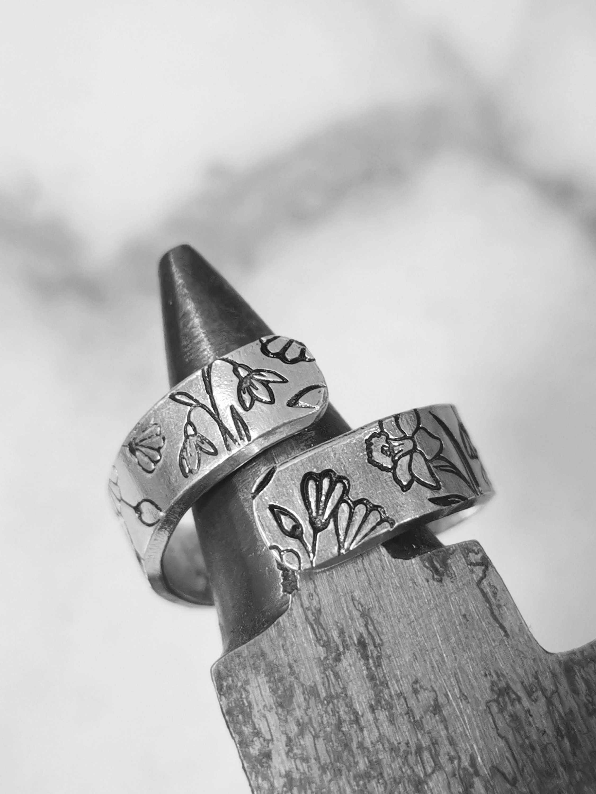 Wild Flowers : Cross Over Ring 