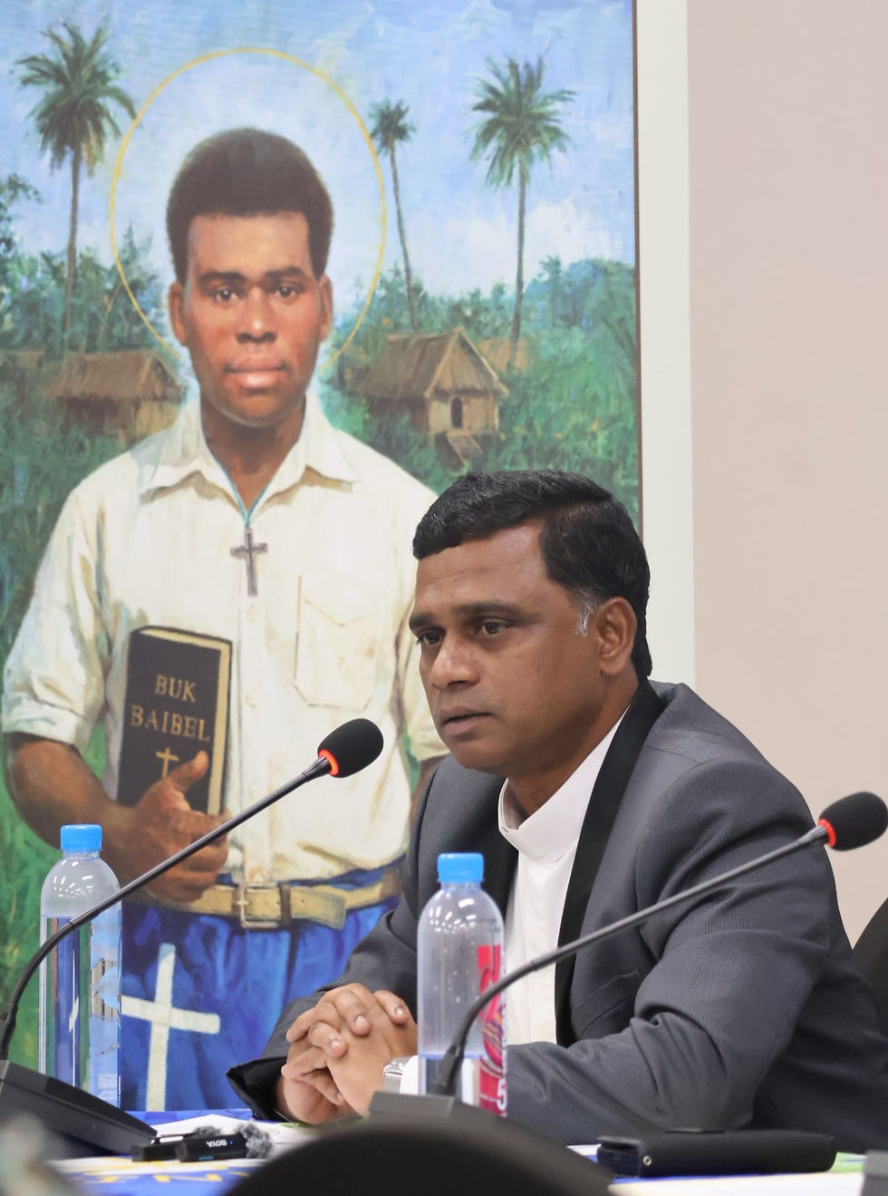 Fr Lawrence Arockiaraj presenting the official program of the Canonization in Rome and local celebration in the Archdiocese of Rabaul.