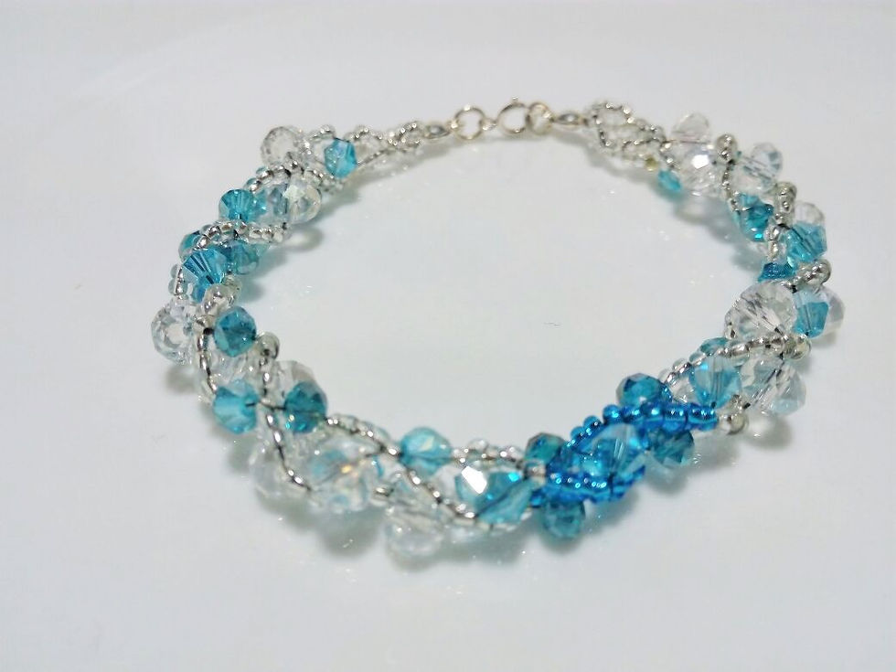 Entorchada transparente y azul claro