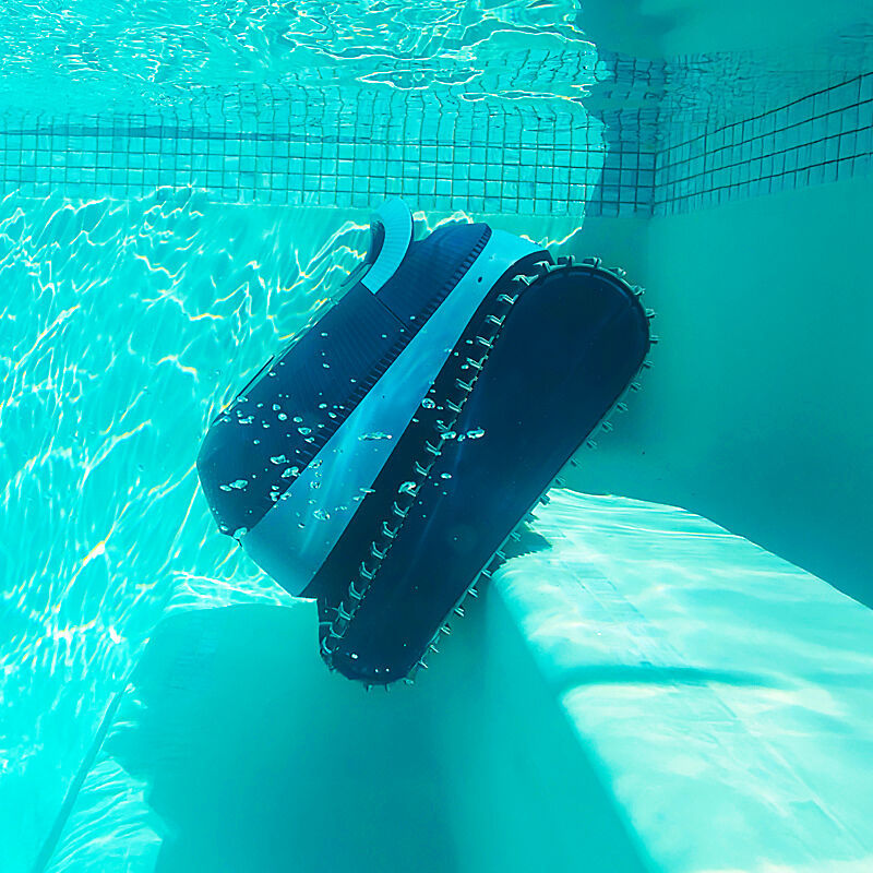 Thumbnail: Robot Dolphin EON 100 sans fil en nettoyage vertical dans une piscine