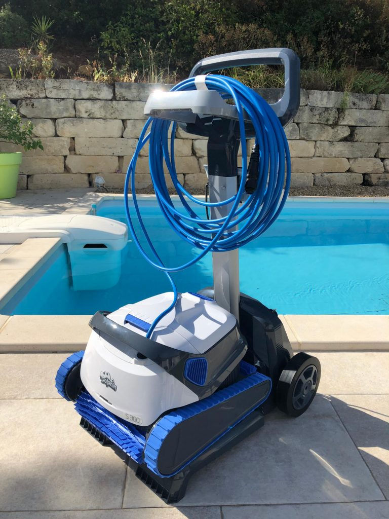 Miniature : Balayeuse Dolphin S300 pour piscine creusée de Maytronics