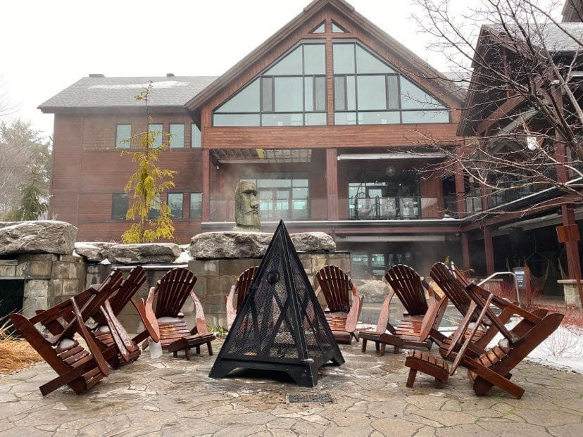 Thumbnail: Foyer d'exterieur artisanal