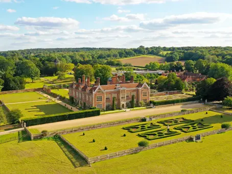 Choosing the Perfect Wedding Venue for Cinematic Photos and Films, for great Photography and Videography