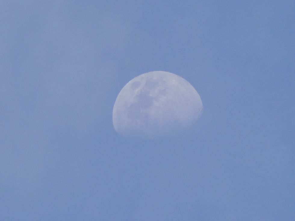 Céu azul e lua