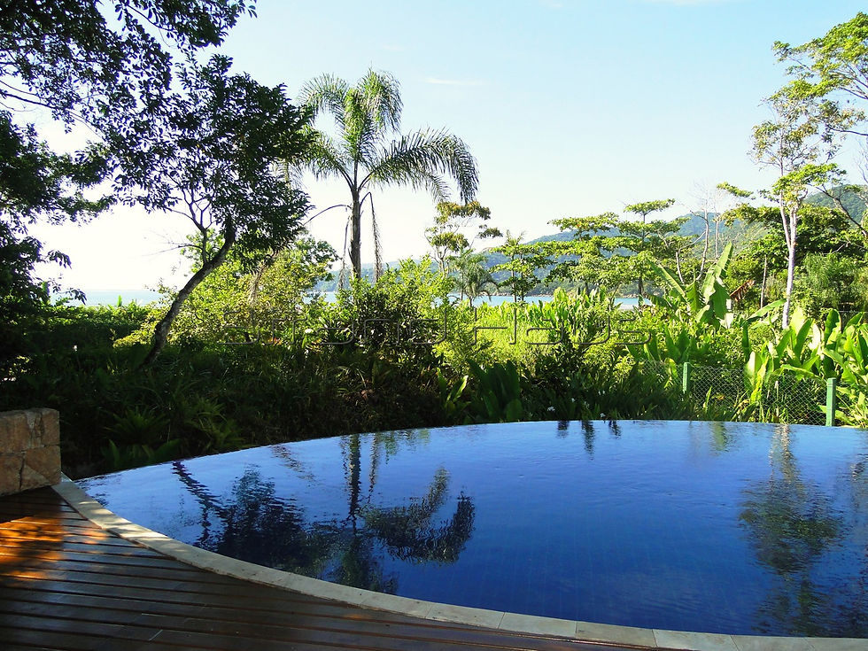 Piscina com borda infinita