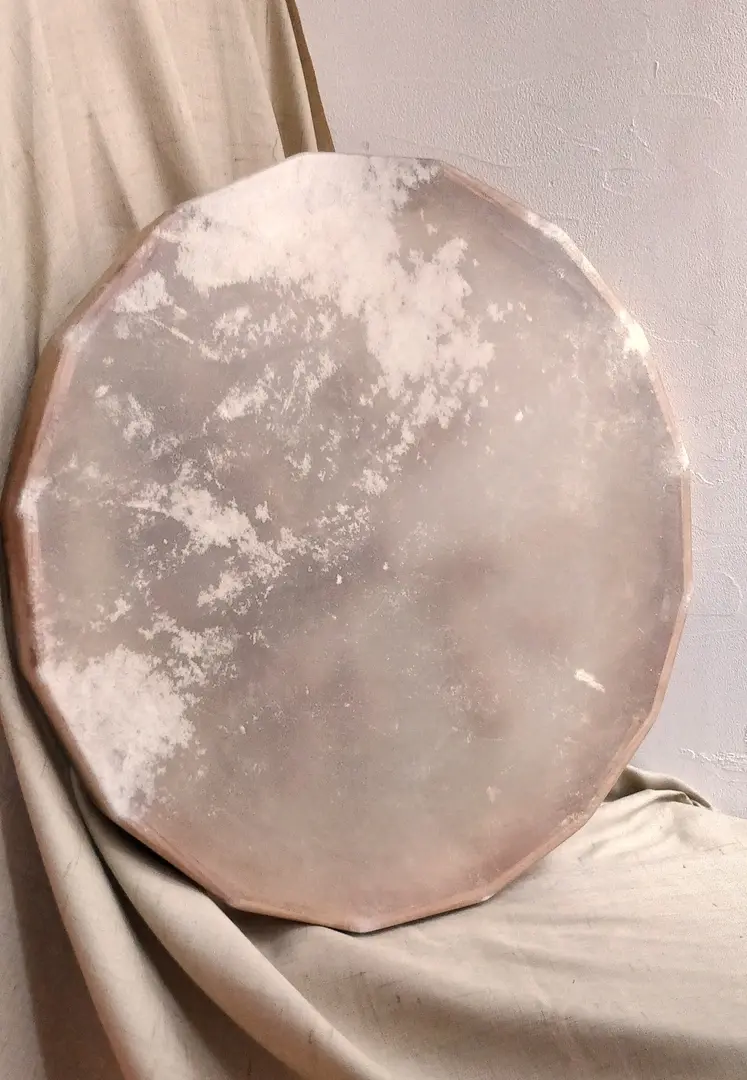 Miniature : Shamanic drum vue face avant du tambour en peau de cheval et sa transparence