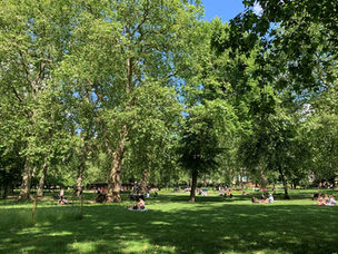RUSSELL SQUARE: TAKING A BREAK IN CENTRAL LONDON