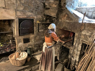 VISITING SALLY LUNN'S RESTAURANT AND MUSEUM IN BATH - HOME OF THE BATH BUN