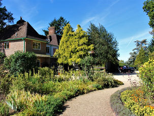 NUFFIELD PLACE – THE MODEST ARTS AND CRAFTS HOME OF BRITAIN’S GREATEST PHILANTHROPIST