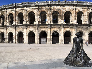THE ARÈNES DE NÎMES - A VISIT TO THE IMPRESSIVE  ROMAN AMPHITHEATRE IN SOUTHERN FRANCE