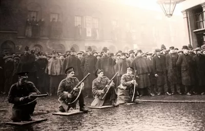 Black and white photo of the siege of Sidney Street