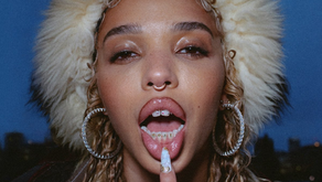 CAPRISONGS In The Lunchbox, FKA Twigs In Her Bag