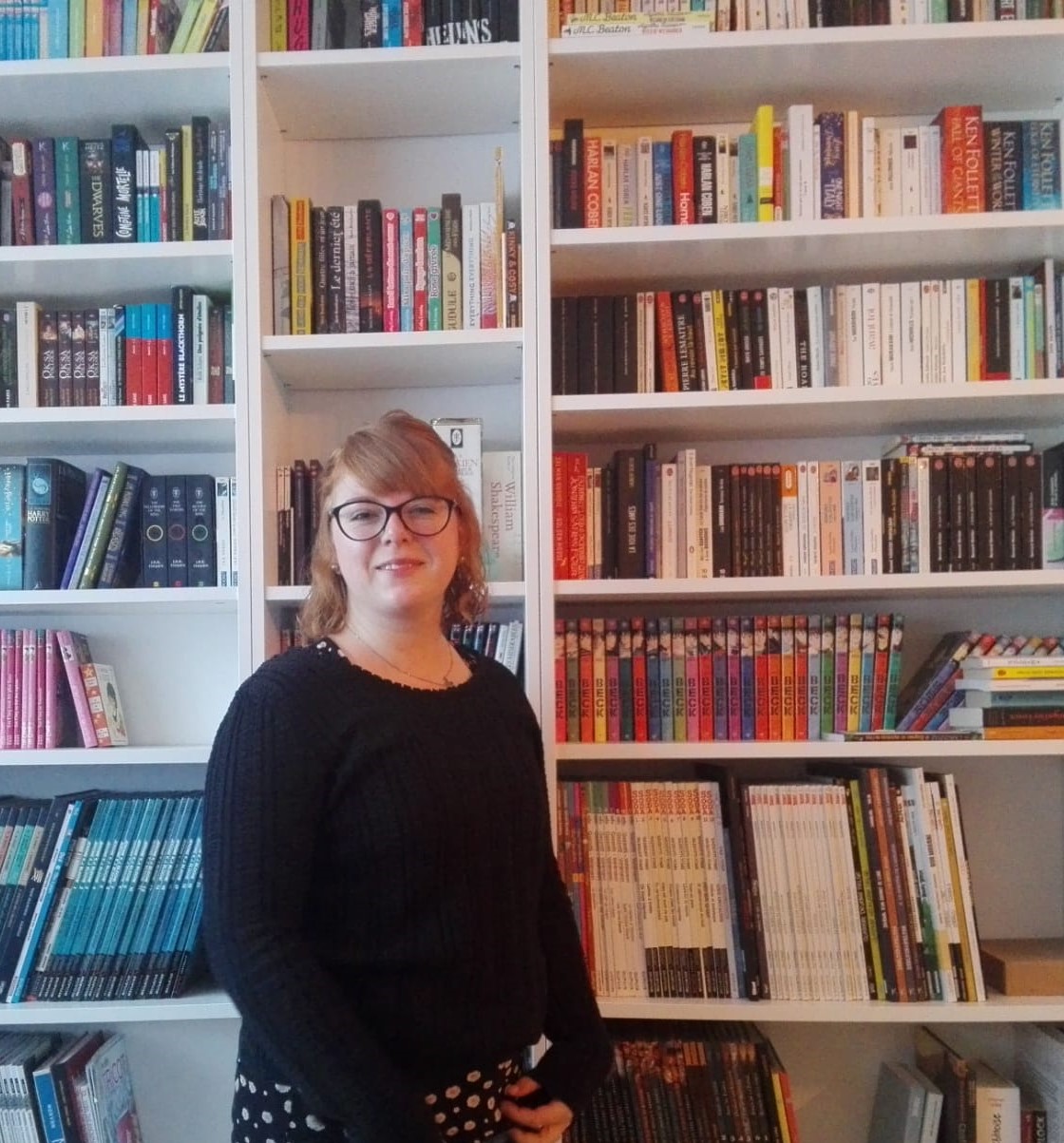 Julie, Libraire Kube