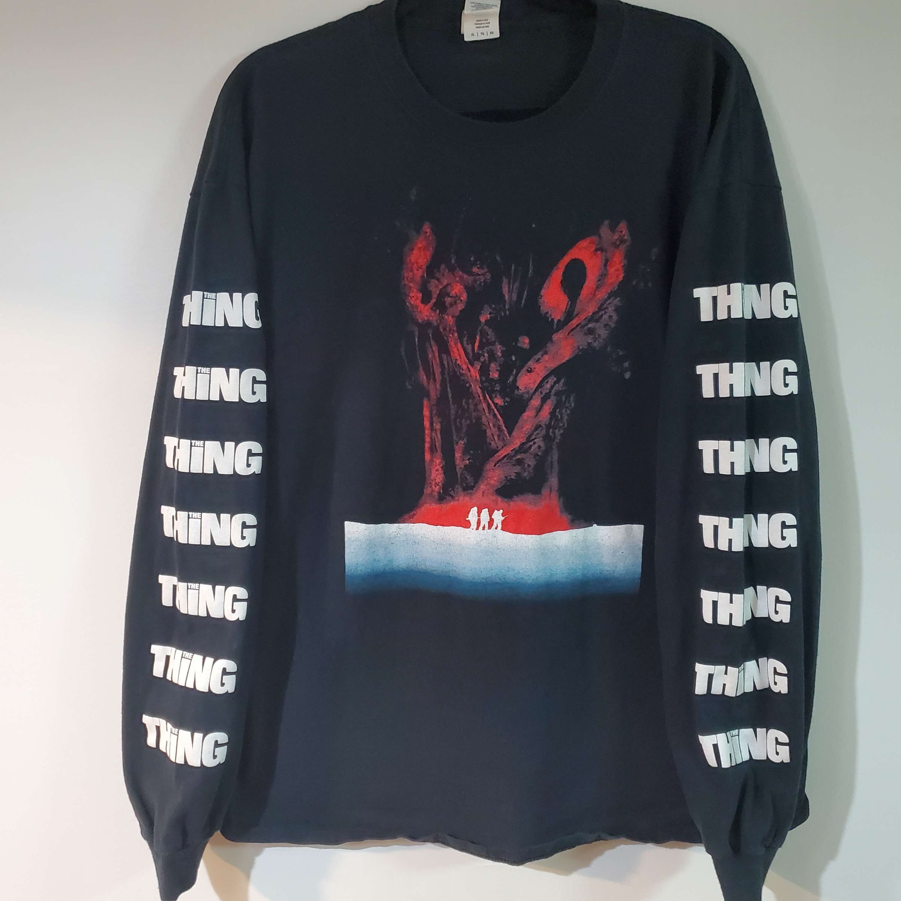 THE THING : Man Is The Warmest Place To Hide - XL Longsleeve Shirt
