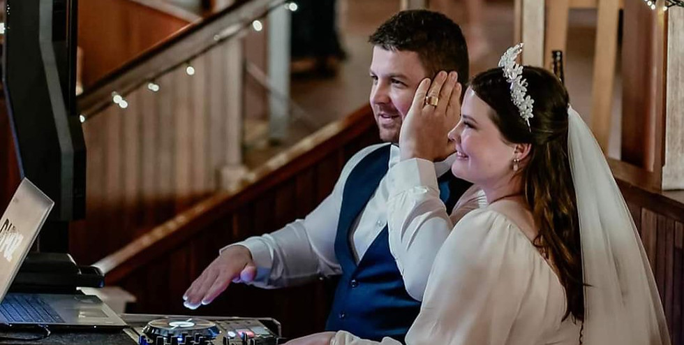 DJ POZ Perth Wedding DJ at Quarry Farm.