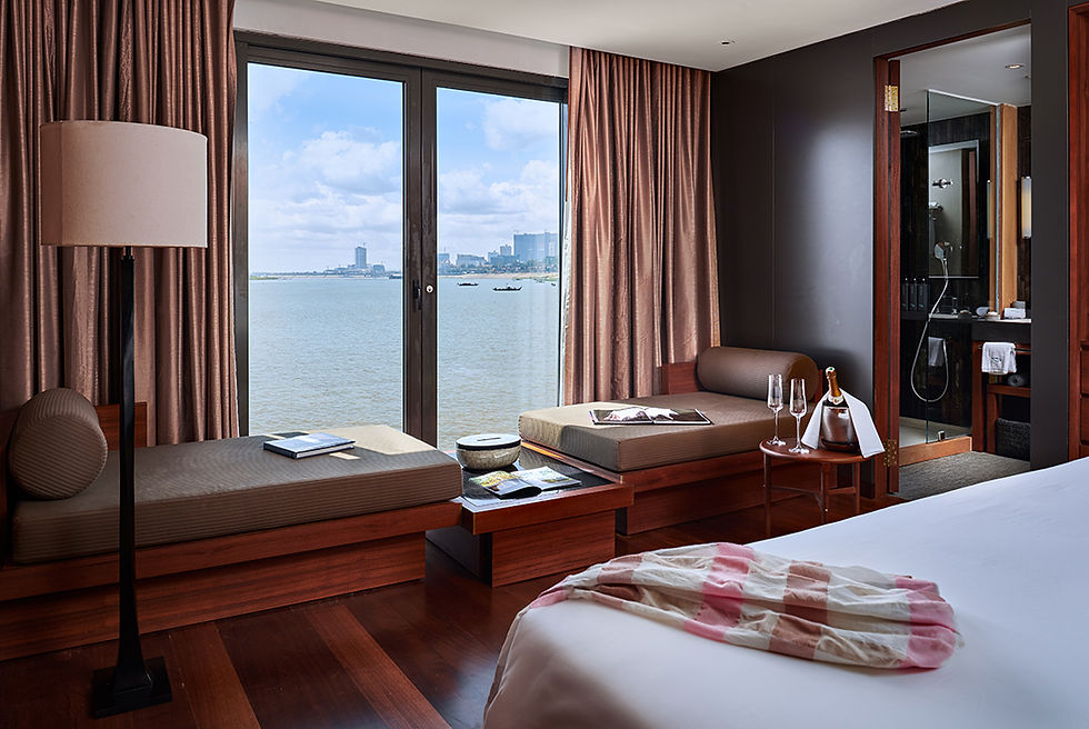 Design Suite Non-Balcony King Bed Set Up