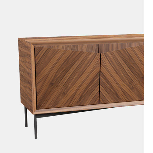 Miniatura: Buffet moderno com design geométrico nas portas, oferecendo espaço interno com prateleiras e gaveta.