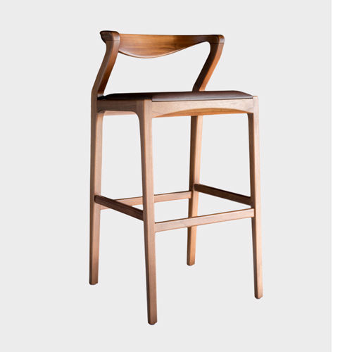 Miniatura: Assento revestido em tecido ou couro, unindo conforto e requinte.