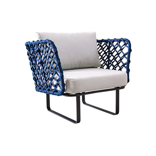 Estrutura em alumínio com pintura eletrostática.