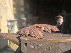 feuille d'acanthe sur enclume