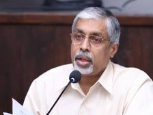 මධ්‍යම පළාත් ආණ්ඩුකාර මහාචාර්ය සරත් අබේකෝන් ඉල්ලා අස්වෙයි