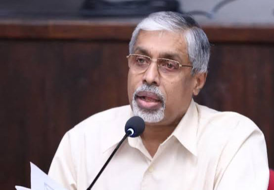 මධ්‍යම පළාත් ආණ්ඩුකාර මහාචාර්ය සරත් අබේකෝන් ඉල්ලා අස්වෙයි