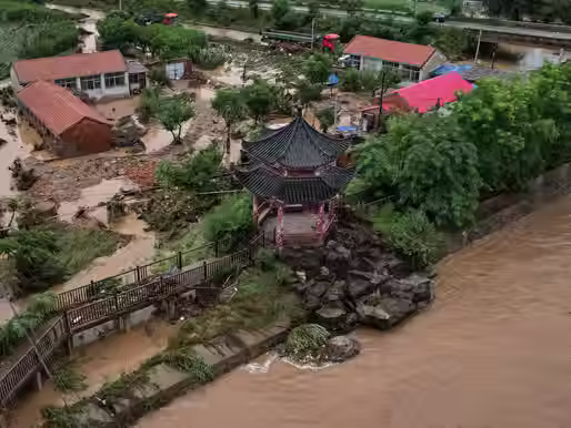 චීනයේ බීජිං නුවර අයහපත් කාලගුණයෙන් 34ක් ජීවිතක්ෂයට