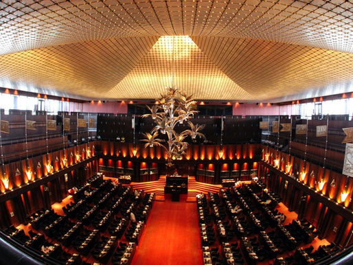 විපක්ෂ මන්ත්රීවරුන් කළු ඇඳුමින් සැරසී පාර්ලිමේන්තුවට