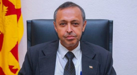 ප්රවාහන ලේකම් ඉල්ලා අස්වෙන්න යයි