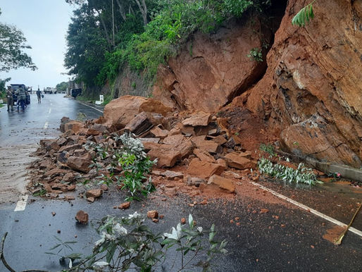 නායයෑමට ලක් වූ නාවලපිටිය-මහනුවර ප්‍රධාන මාර්ගය විවෘත කෙරේ