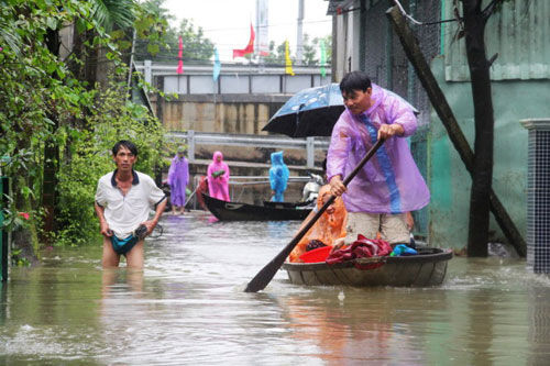 වියට්නාමයට බලපා ඇති ගංවතුරින් පුද්ගලයින් 41ක් ජීවිතක්ෂයට