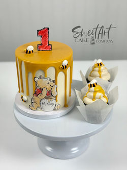 Winnie the Pooh Smash Cake and Cupcakes