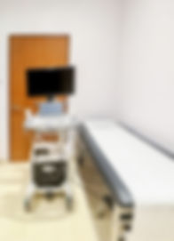 Ultrasound machine and examination bed at Sunrise Heart Specialist Clinic, showcasing modern diagnostic equipment for comprehensive cardiac care in Singapore.