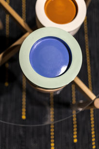 Vaasit / vases
Erikokoisia pinottavia ja käännettäviä vaaseja, joissa on yksilölliset lasitteet ja pinnat. /
Stackable and reversible vases of various sizes with individual glazes and surfaces.

Photo by Päivi Leino