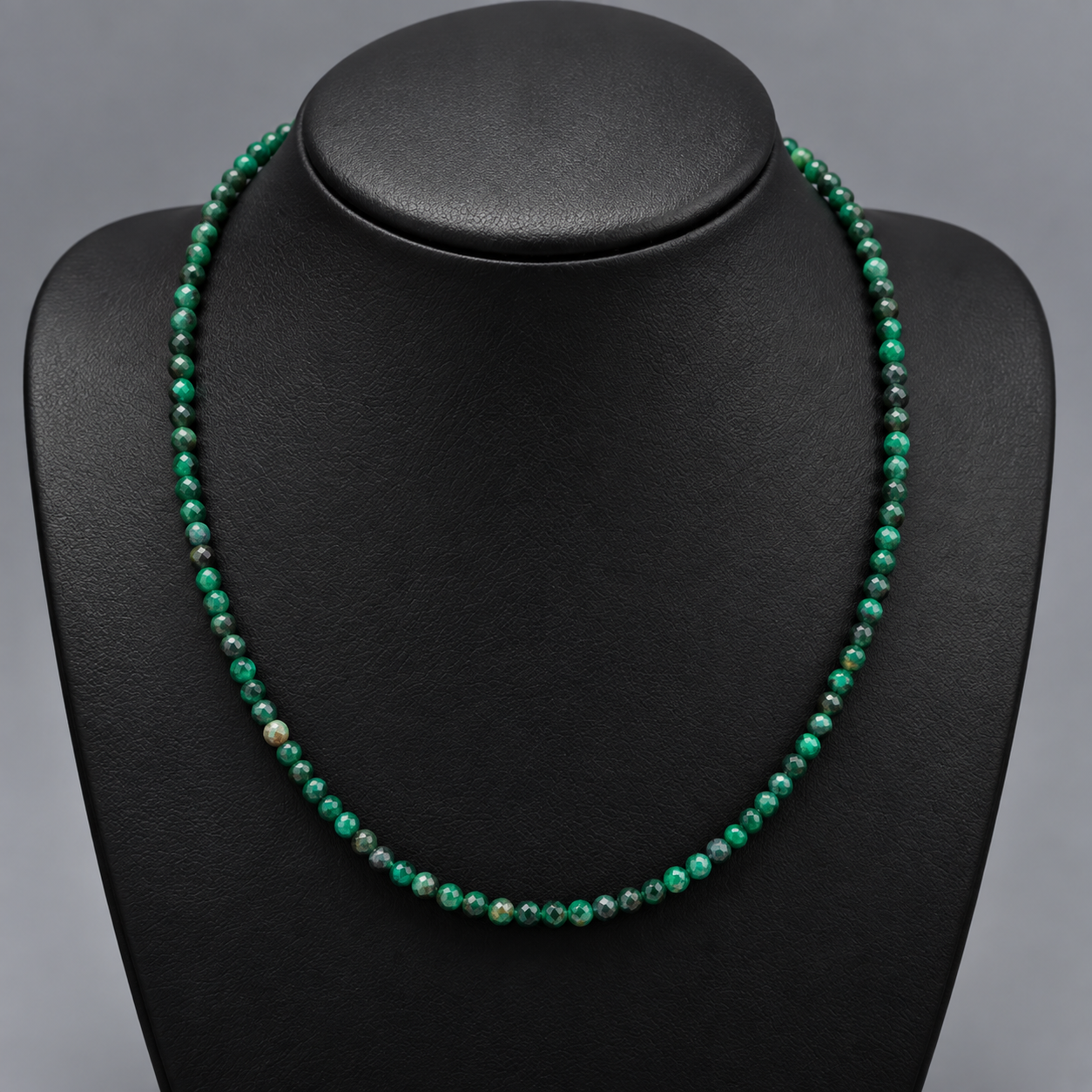 Collier perles facettées - Malachite (3 mm)