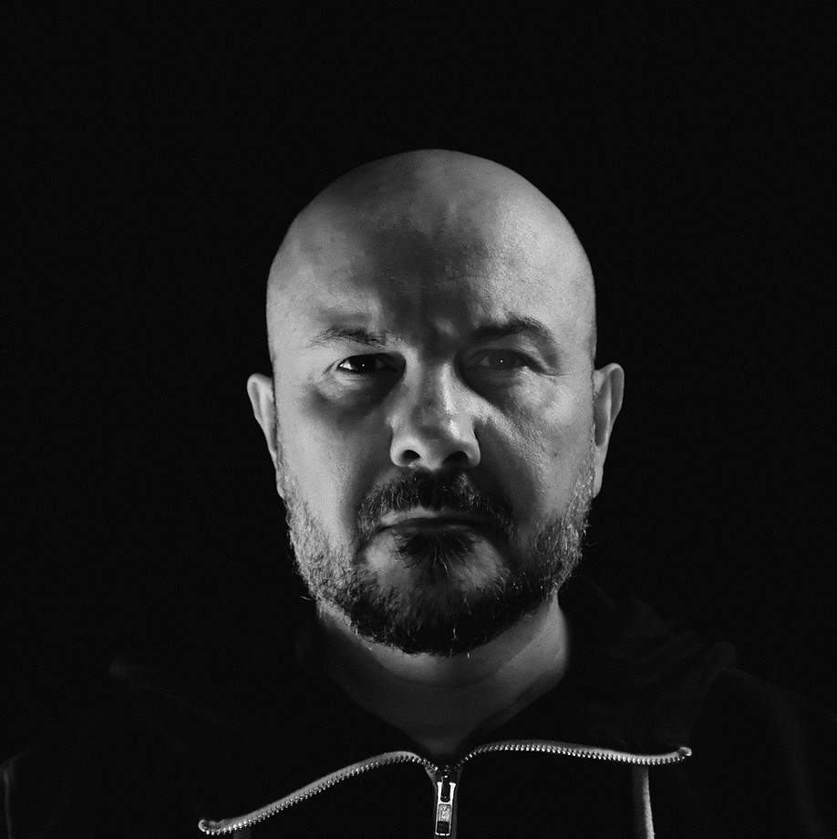 David GANA compositeur de musique à l'image multi instrumentiste et cofondateur de HEY! Studios