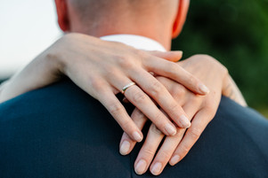 Eheringe und Brautstrauß bei einer Hochzeit