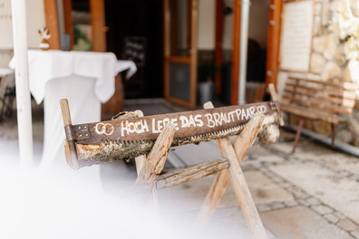 Sägebock bei einer Hochzeit