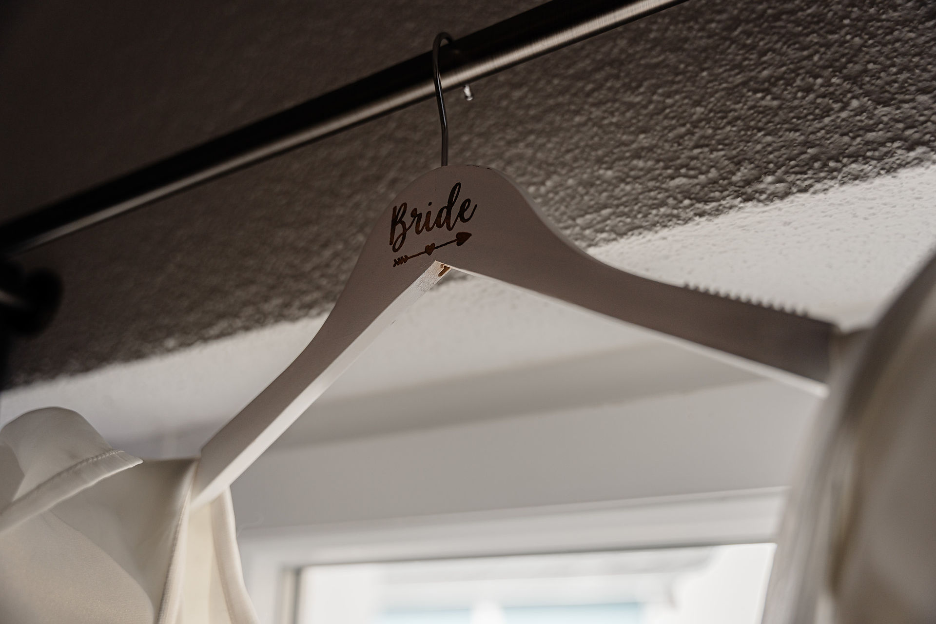 Braut Kleiderbügel mit Aufschrift Bride