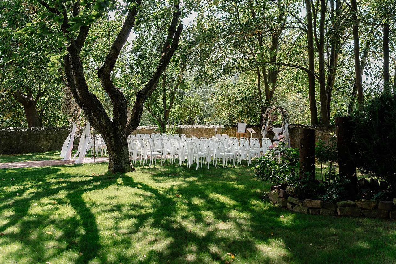 Hochzeitslocation Hofgut Munz mit Garten für freie Trauungen