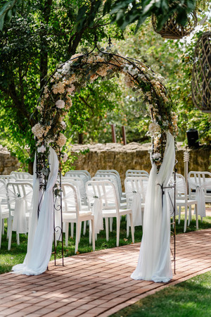 Traubogen für eine Hochzeit im Hofgut Munz