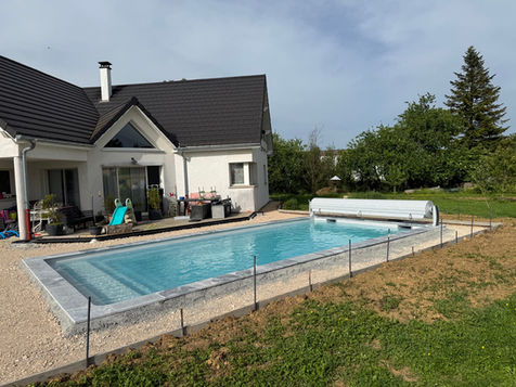 Aménagement Piscine Plage et volt hors-sol en cours de réalisation par notre équipe La Batisse 