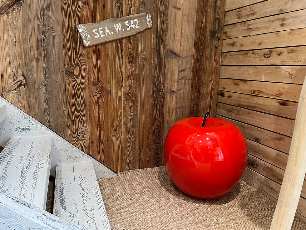 Miniature : Décoration sculpture Pomme Rouge en Résine