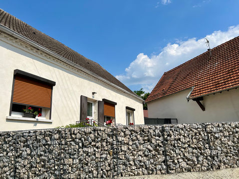 Mur de propriété en gabion décoratif par notre société La Batisse à Rahon 39120.