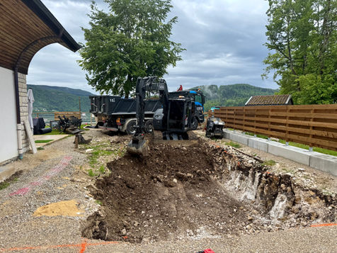 Terrassement en cours pour une piscine coque de 9,00 x 4,00 x 1,50 m