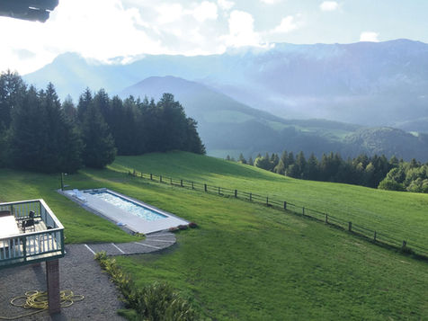 Piscine Lane Mon de Pra à découvrir chez votre pisciniste La Batisse dans le Jura à Rahon 39120.