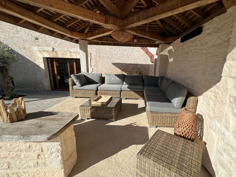 Salon détente en Béton Décoratif Matricé Rocher ton pierre