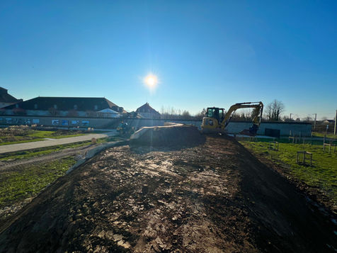 La Batisse réalise la transformation, la rénovation ou la création d'un nouvel aménagement de terrain chez vous.

Terrassement de ce talus en partie haute pour future passerelle à la Saline Royale d'Arc-et-Senans dans le Jura.