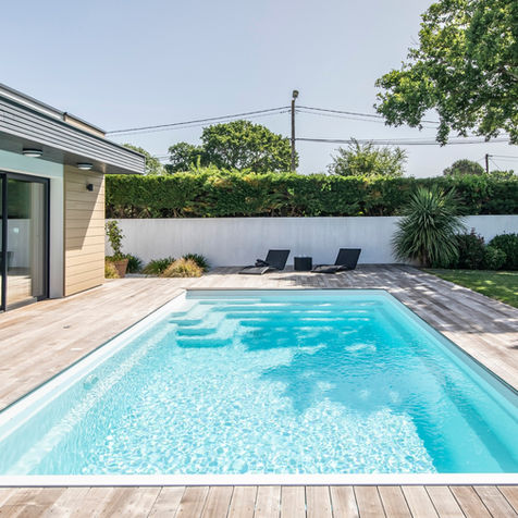 Piscine Ibiza modèle Riviera design contemporain.