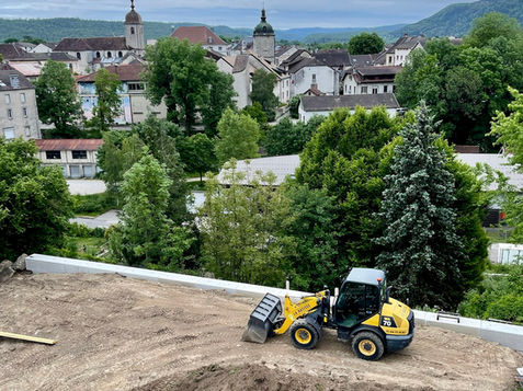 Aménagement terrain avec chargeur Komatsu La Batisse Jura.